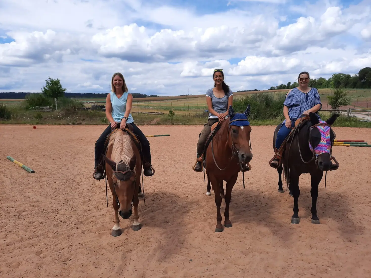 Frau reitet auf einem PferdTrainings- und Pensionsstall Kayser von Michaela Kayser